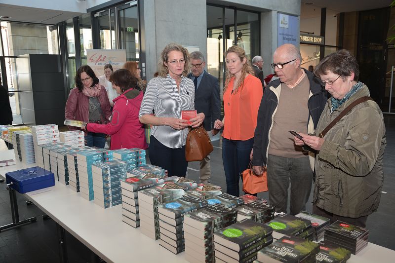 Nele Neuhaus am 15. April 2016 in Bitburg