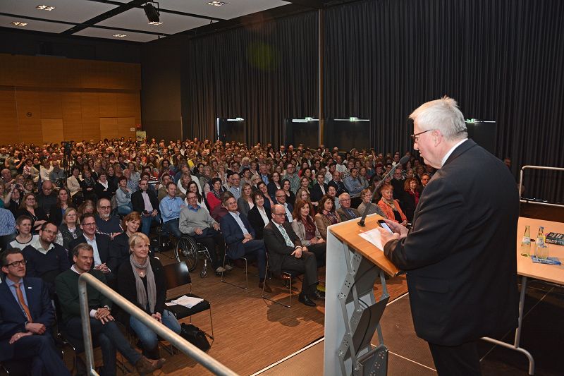 Nele Neuhaus am 15. April 2016 in Bitburg