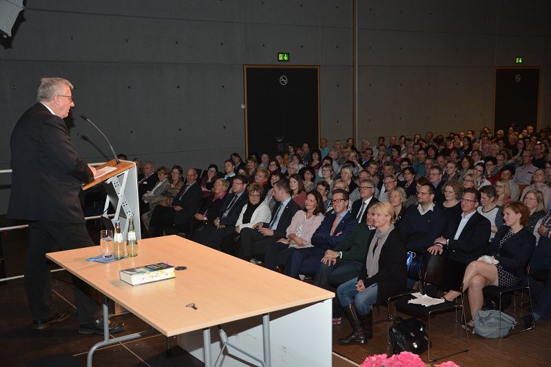 Nele Neuhaus am 15. April 2016 in Bitburg