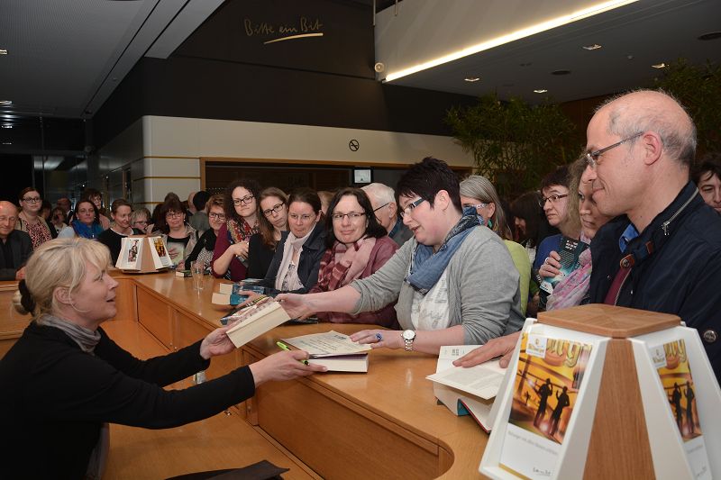 Nele Neuhaus am 15. April 2016 in Bitburg