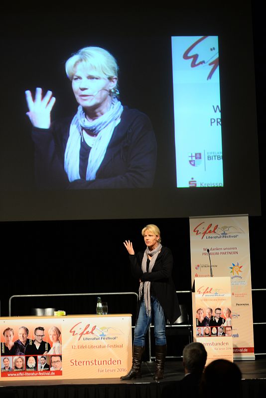 Nele Neuhaus am 15. April 2016 in Bitburg