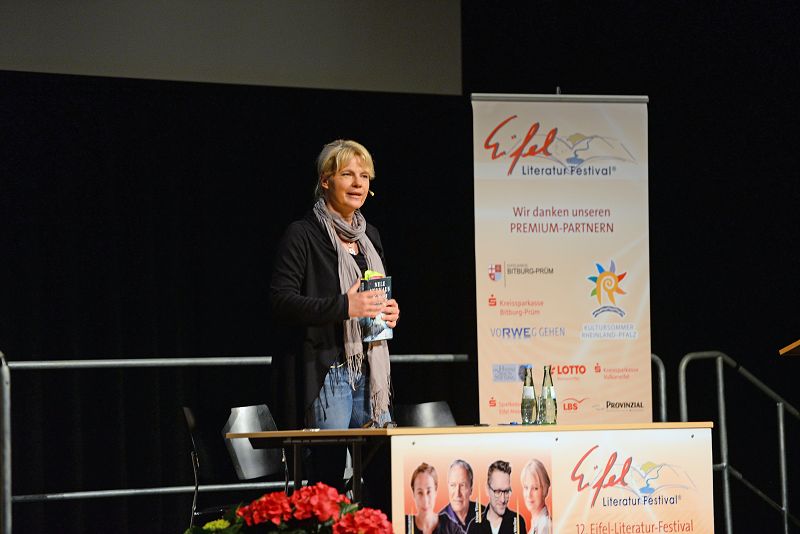 Nele Neuhaus am 15. April 2016 in Bitburg