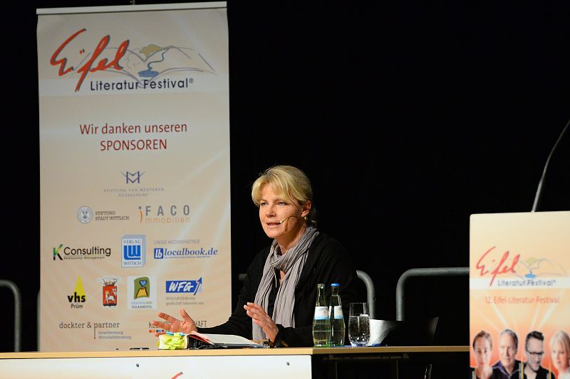 Nele Neuhaus am 15. April 2016 in Bitburg