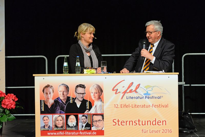 Nele Neuhaus am 15. April 2016 in Bitburg