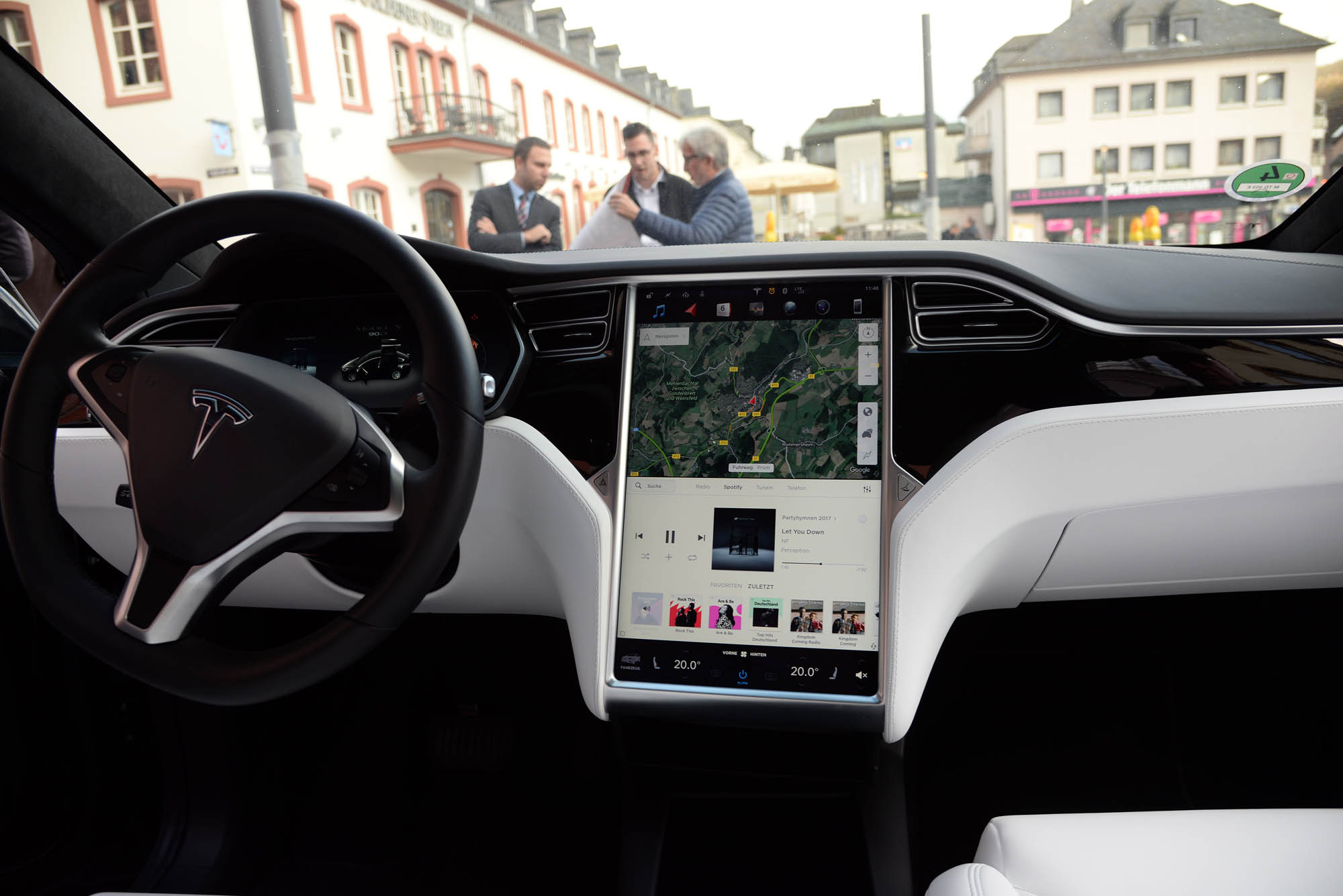 Shuttlepartner Tesla