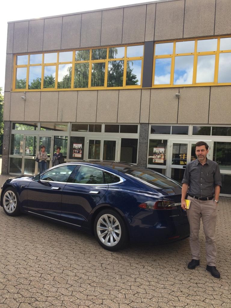 Shuttlepartner Tesla