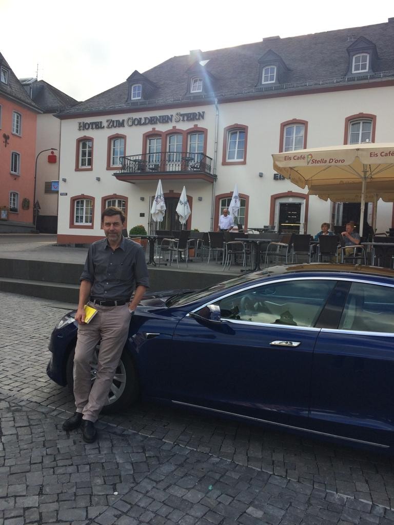 Shuttlepartner Tesla