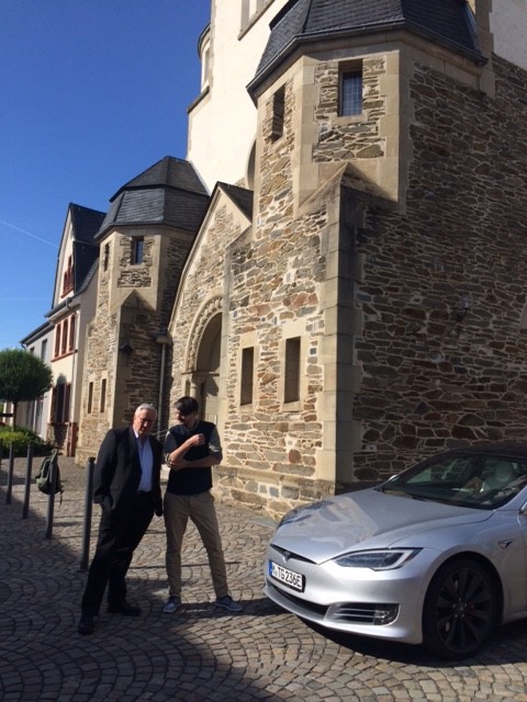 Shuttlepartner Tesla