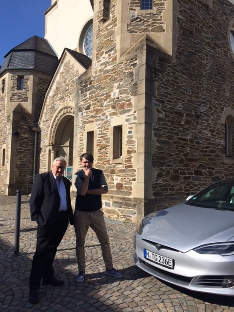 Shuttlepartner Tesla