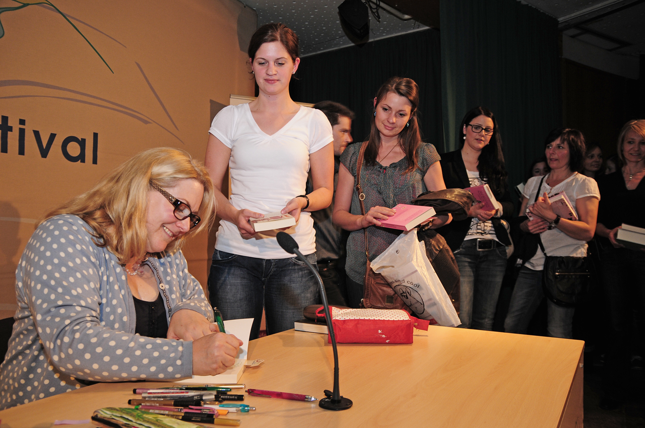 Kerstin Gier am 4. Mai in Gerolstein